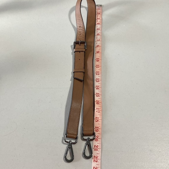 Brown buckle carry on strap. - Picture 6 of 8